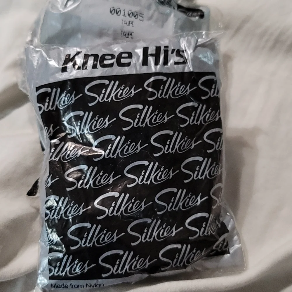 Women Silkies Knee Hi Regular 3-pak Taupe 001005.  ‎  3 packages per purchase